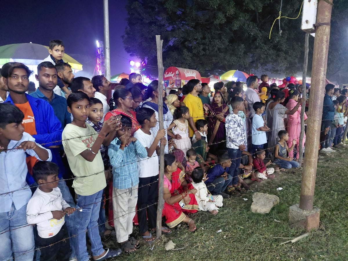 Pilibhit News: रामलीला में गूंजे जय श्रीराम के जयकारे, कहीं कुंभकरण तो कहीं मेघनाद वध की लीला का मंचन