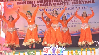 अंबाला छावनी के गांधी मेमोरियल नेशनल कॉलेज में आयोजित जोनल यूथ फेस्टिवल के दौरान हरियाणावी लूर