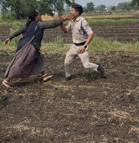 Ujjain: Police Attacked With Sticks and Stones While Seeking Accused; SI’s Uniform Torn, Four Injured