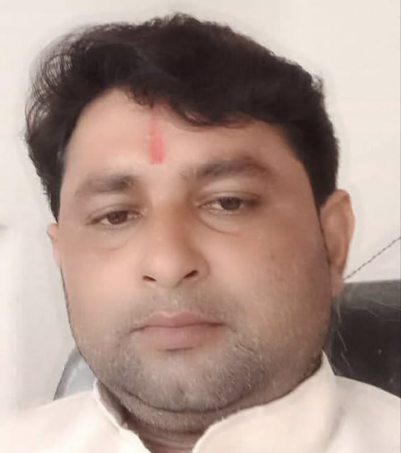 Shahjahanpur News: सड़क हादसे में ग्राम प्रधान की मौत
