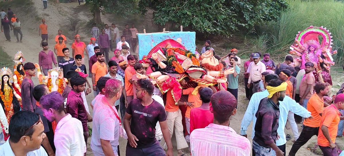 Pratapgarh News: विदा हुईं मां भवानी, लगे जयकारे
