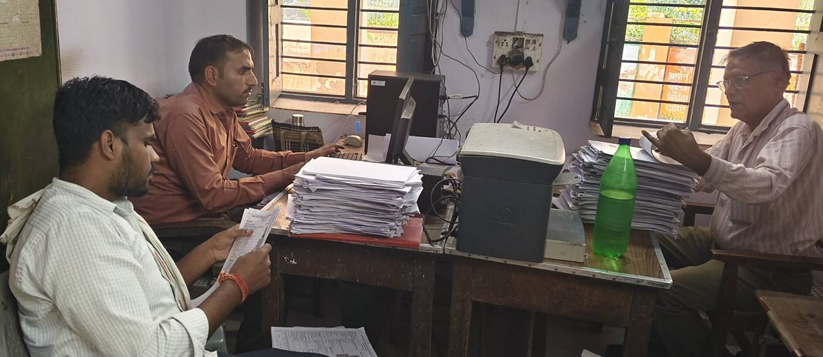 Hathras News: छात्रवृत्ति पोर्टल ठप, डिग्री कॉलेजों में ई-केवाईसी अटकी