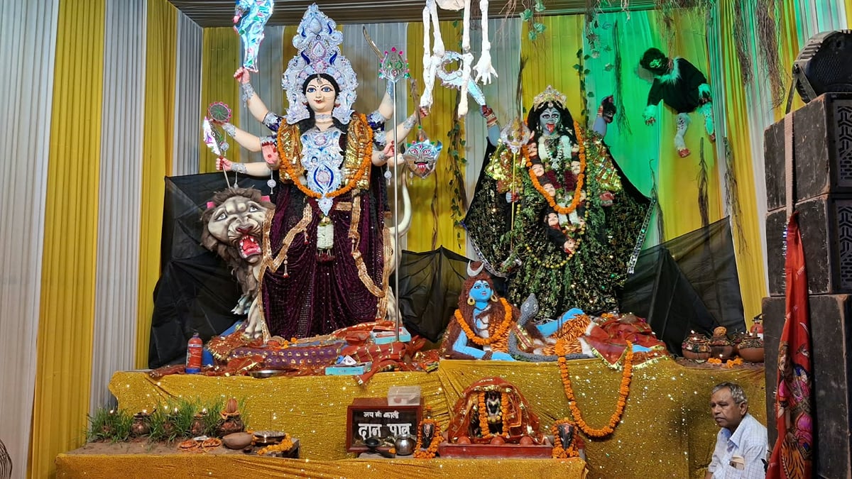 Basti News: देवी दरबार बन गया शहर... शाम को उमड़ रही श्रद्धालुओं की भीड़