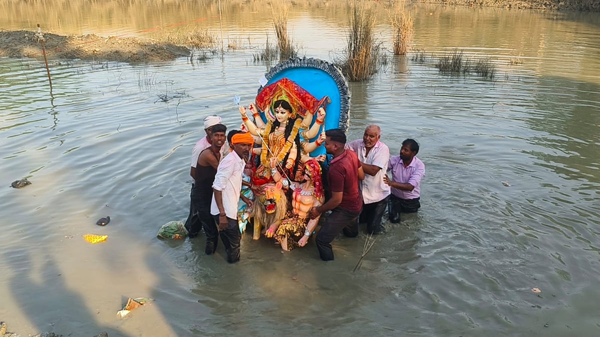 Sant Kabir Nagar News: बेलहर क्षेत्र में विसर्जित की गईं 140 मूर्तियां