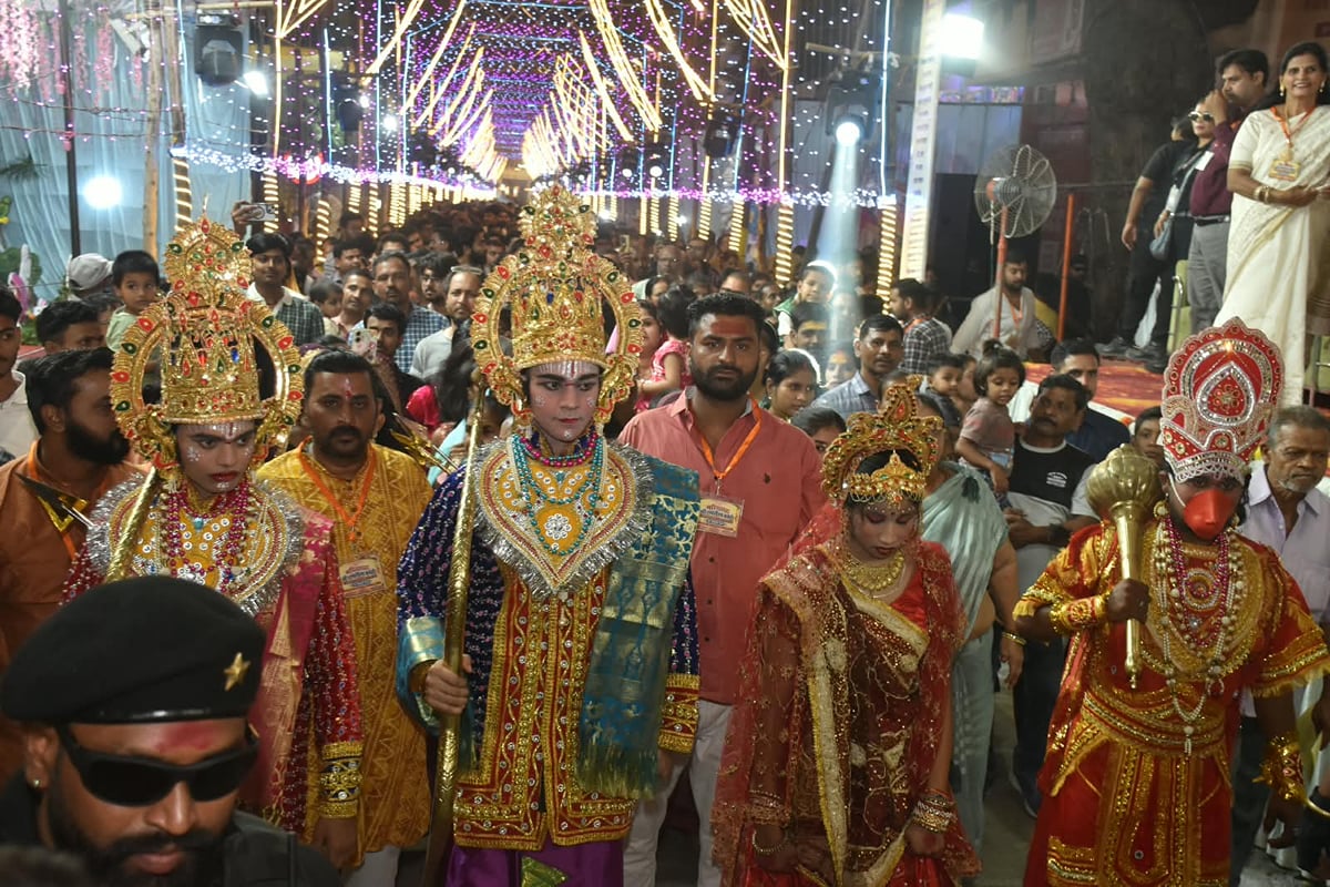 Mirzapur News: सोमनाथ मंदिर और 200 फीट लंबी भैरव गुफा बनी आकर्षण का केंद्र