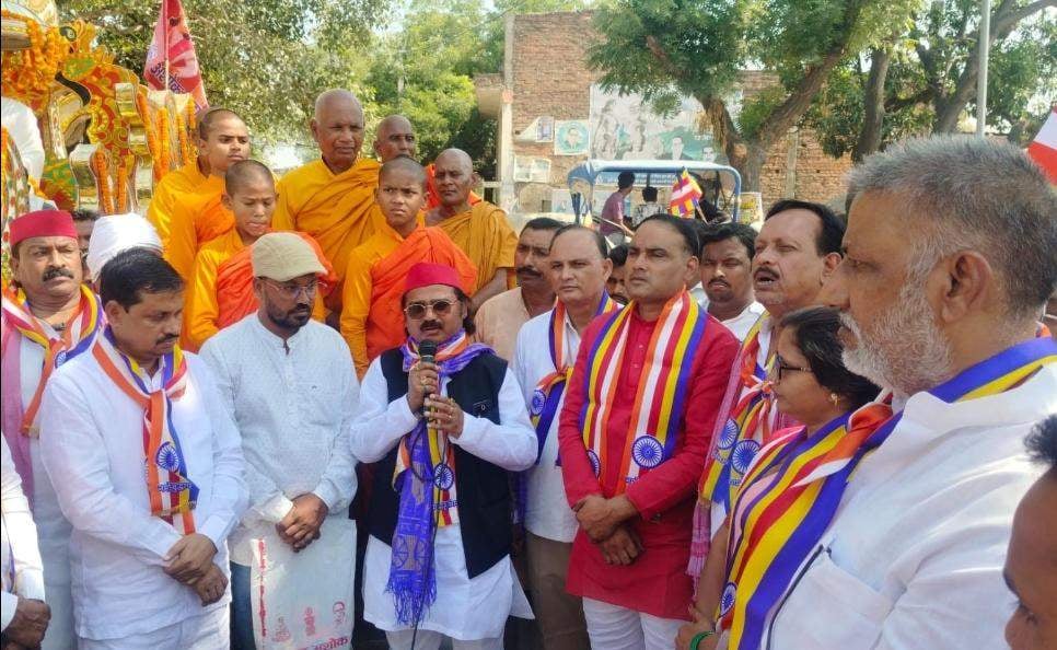 Chandauli News: धम्म यात्रा निकाली, बुद्ध के संदेशों का किया स्मरण