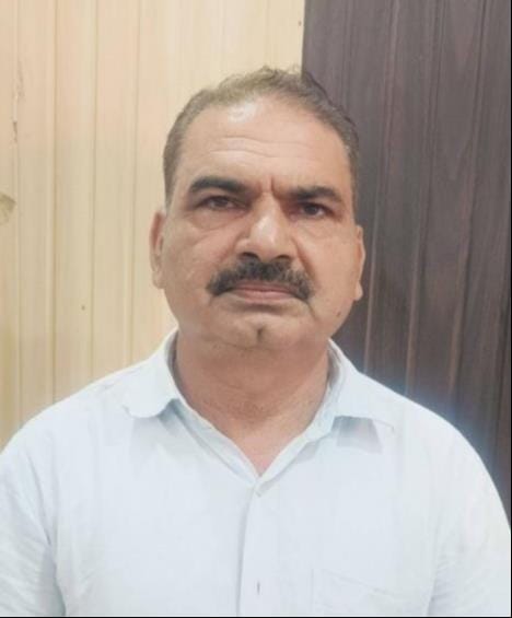 एंटी करप्शन टीम द्वारा पकड़ा आरोपी राजस्व निरीक्षक प्रदीप कुमार। स्रोत-एंटी करप्शन