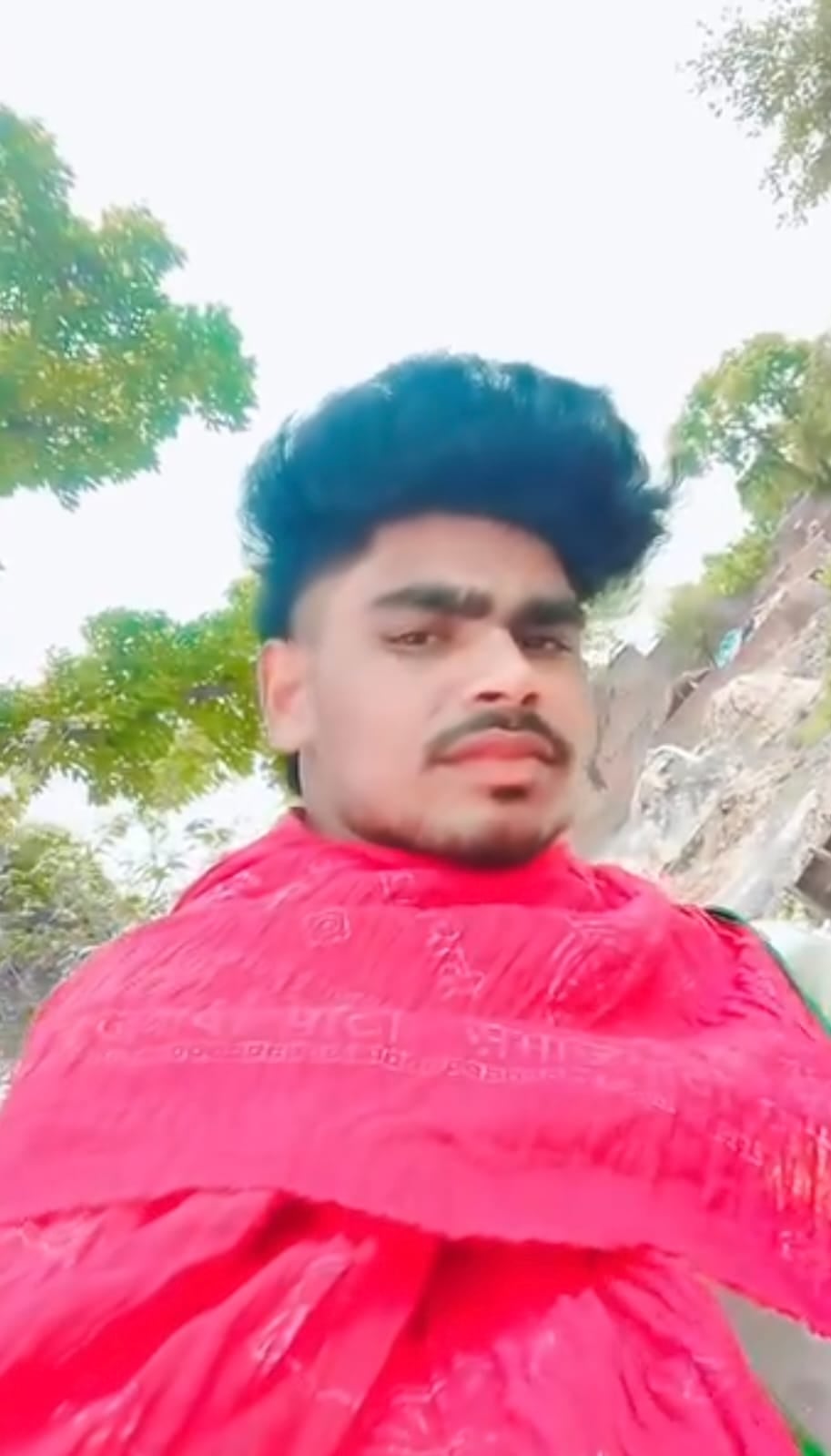 Farrukhabad News: बाइक बिजली के पोल से टकराने से युवक की मौत, दो घायल