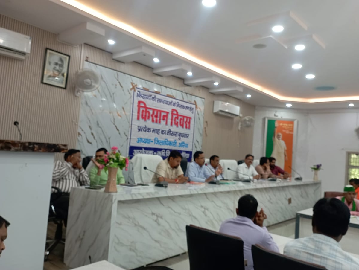 Auraiya News: डायल 1962 पर नहीं होती सुनवाई, खाद वितरण के लिए वैकल्पिक इंतजाम नहीं