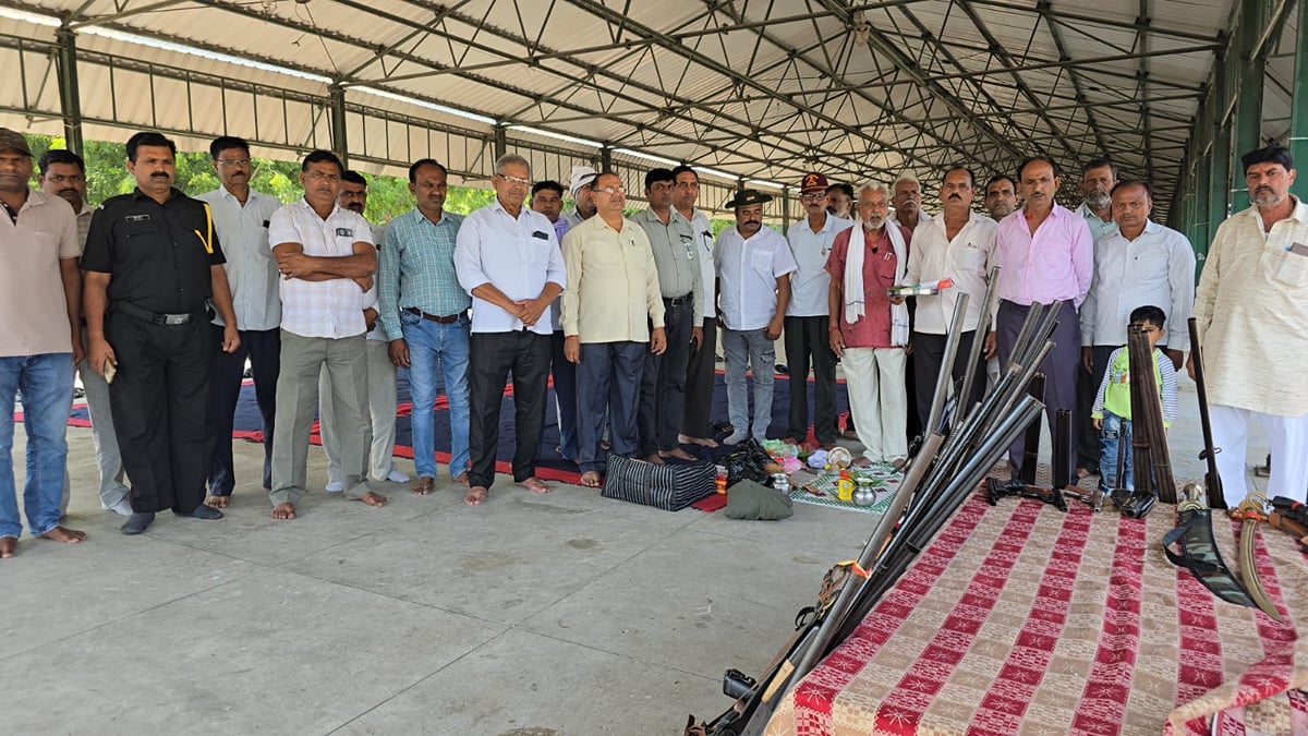 Hamirpur News: शस्त्र पूजन कर राष्ट्र रक्षा का लिया संकल्प