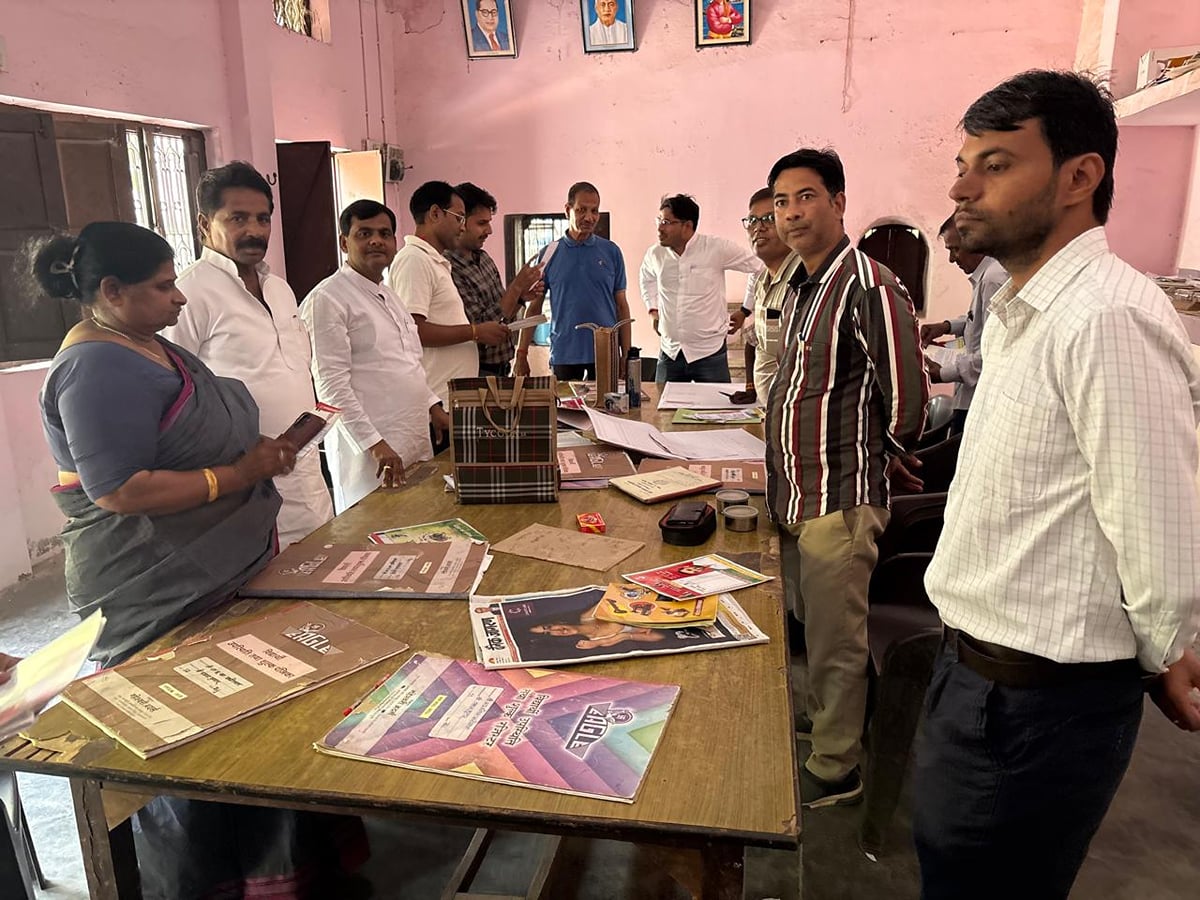 Auraiya News: तीनों विधानसभाओं में शिक्षकों व स्नातकों से किया जनसंपर्क