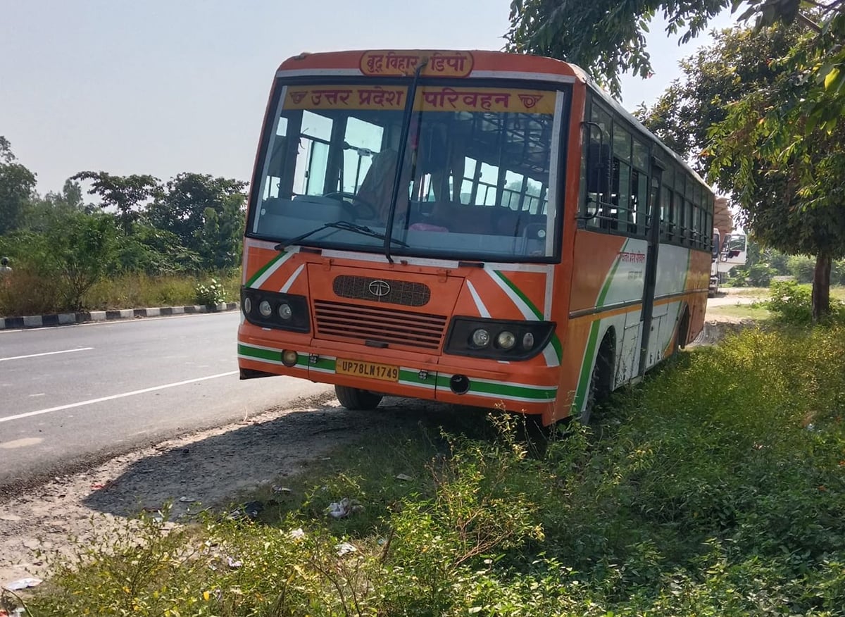 Hardoi News: जिले से दिल्ली की बसों का थम नहीं रहा मनमाना संचालन