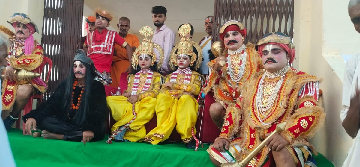 Banda News: रावण का दहन कर मनाई विजयादशमी