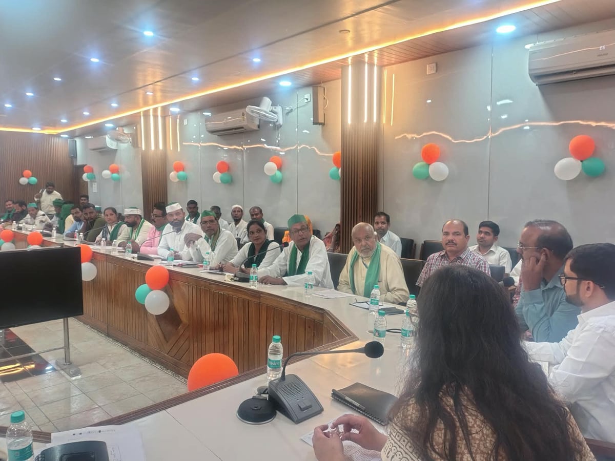 Hardoi News: जर्जर लाइन और रात की कटौती का किसानों ने उठाया मुद्दा