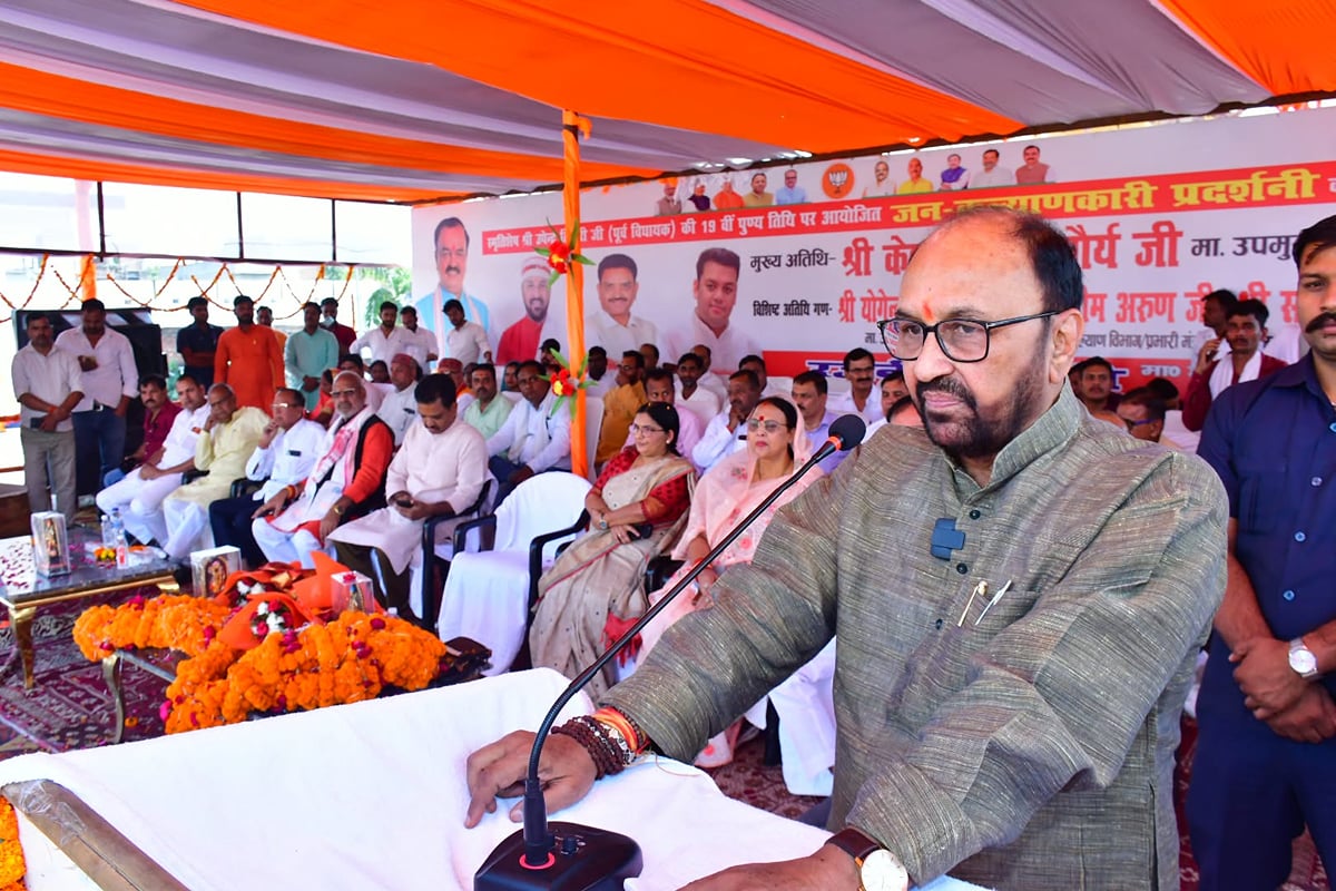 राहुल गांधी हिंदू नहीं, उपनिषद और वेद की बात करते हैं तो हंसी आती : योगेंद्र