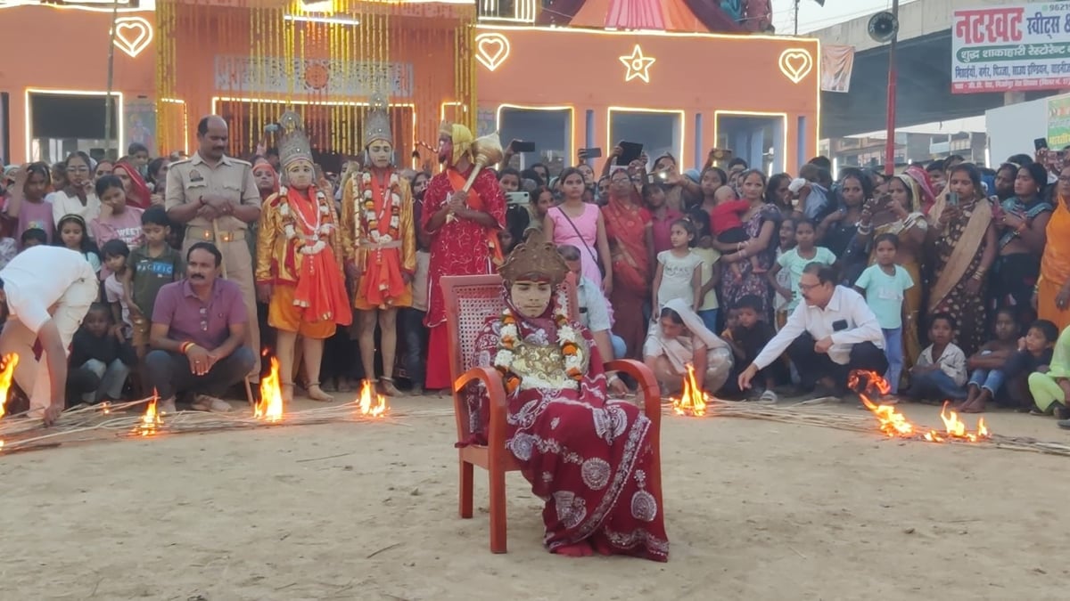 Bhadohi News: अग्नि परीक्षा में तपकर निकली सीता की पवित्रता