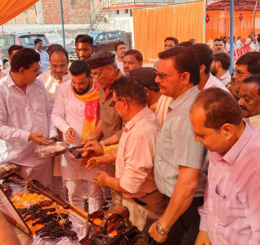 Shahjahanpur News: क्षत्रिय समाज ने किया शस्त्र पूजन...एकता का लिया संकल्प