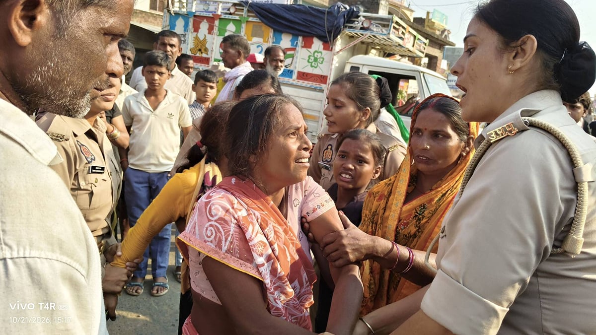 Shahjahanpur News: मारपीट में घायल सब्जी विक्रेता वृद्धा ने दम तोड़ा, हाईवे पर लेटीं घर की महिलाएं, आधे घंटे हंगामा
