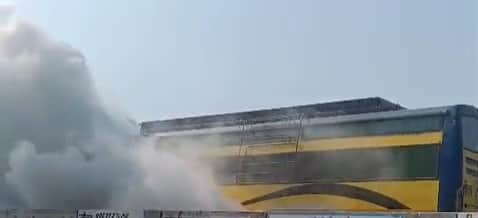 Bihar vaishali bus catches fire at chaila chowk on hajipur muzaffarpur NH passengers safe Vaishali News