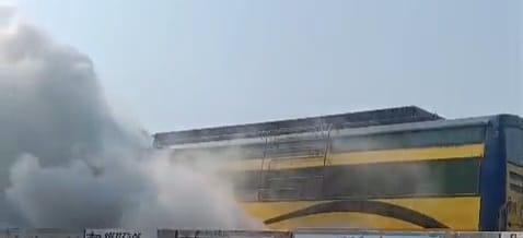 Bihar vaishali bus catches fire at chaila chowk on hajipur muzaffarpur NH passengers safe Vaishali News