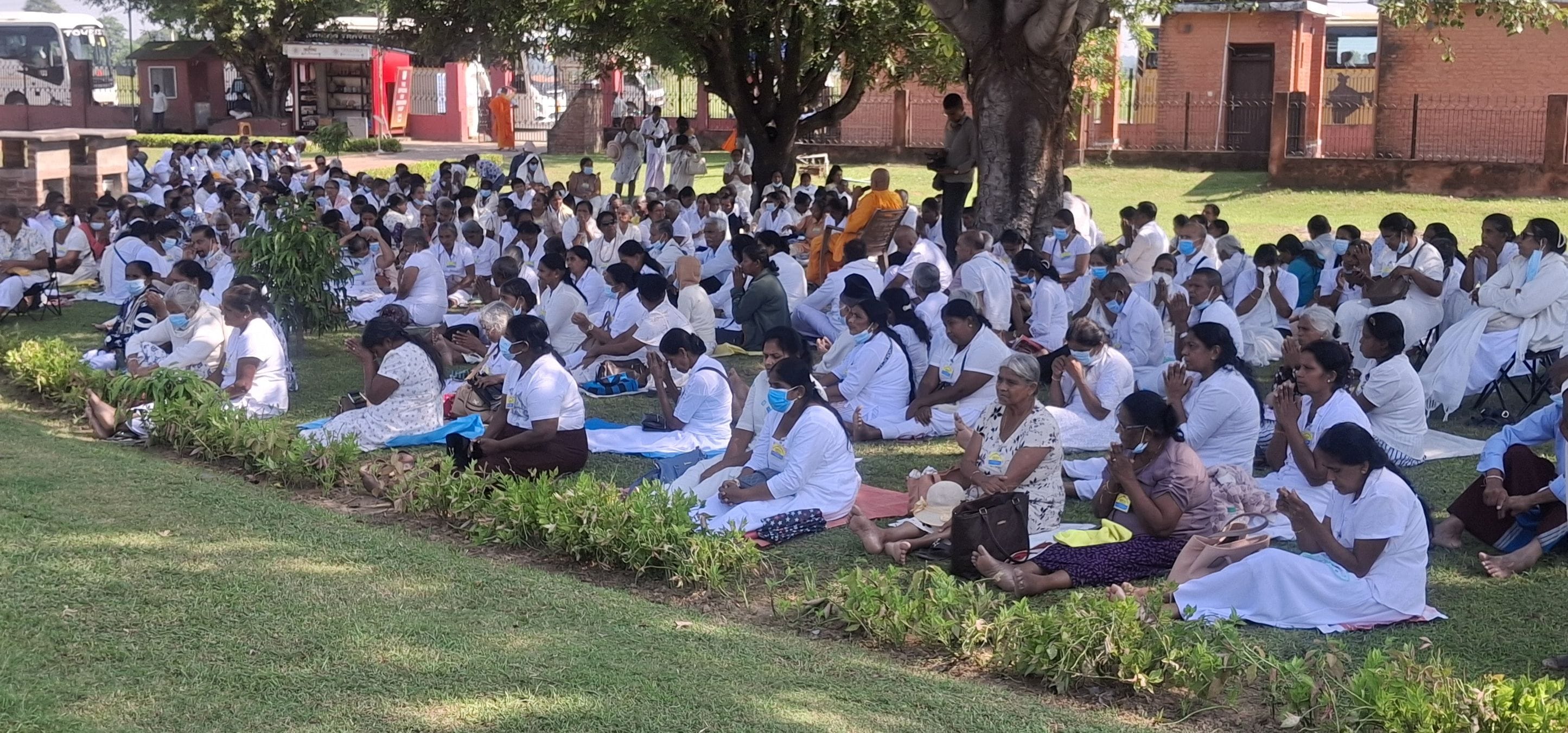 कपिलवस्तु पहुचे श्री लंकाई व स्थानीय पर्यटक। संवाद