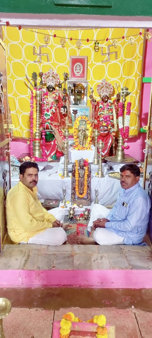 Shahjahanpur News: ऐतिहासिक देवी मंदिर में दूसरे दिन भी बड़ी संख्या में श्रद्धालु उमड़े