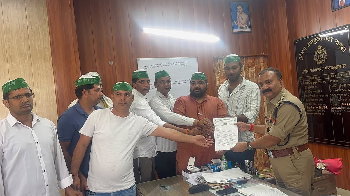 Noida News: समस्याओं को लेकर किसानों ने सौंपा ज्ञापन