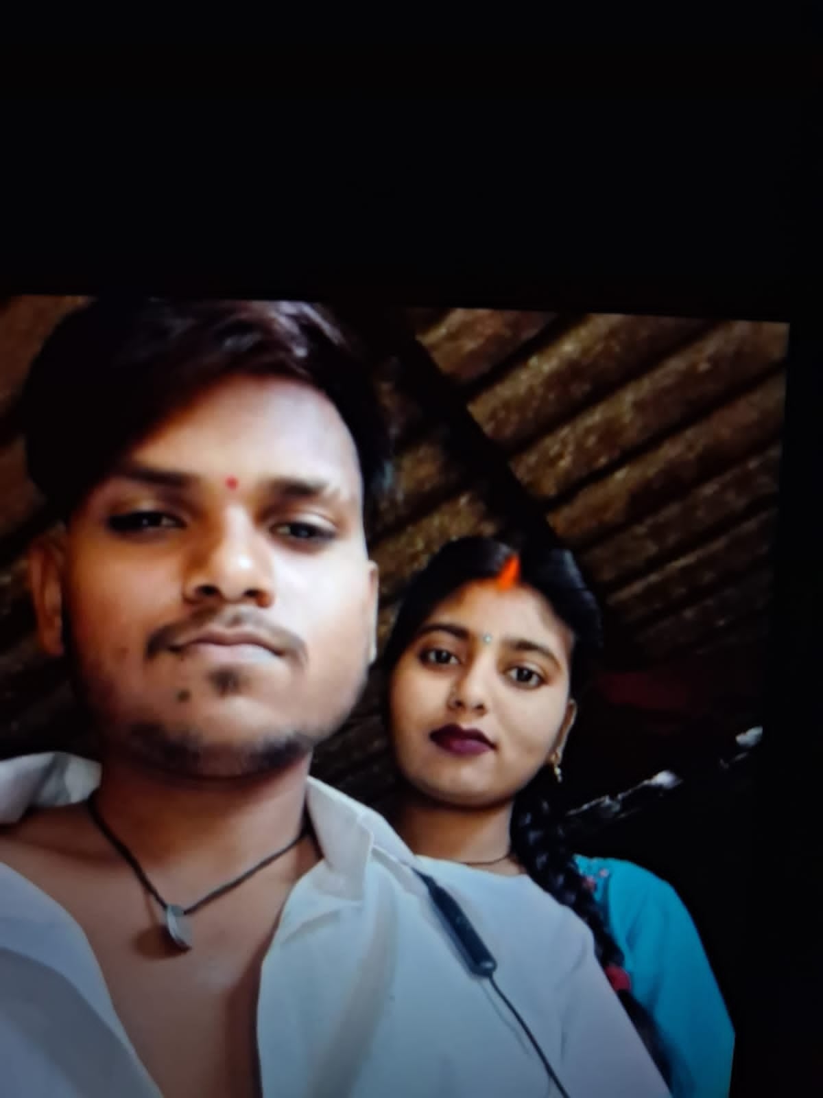 Jaunpur News: मनेछा गांव में पति-पत्नी का शव फंदे से लटका मिला
