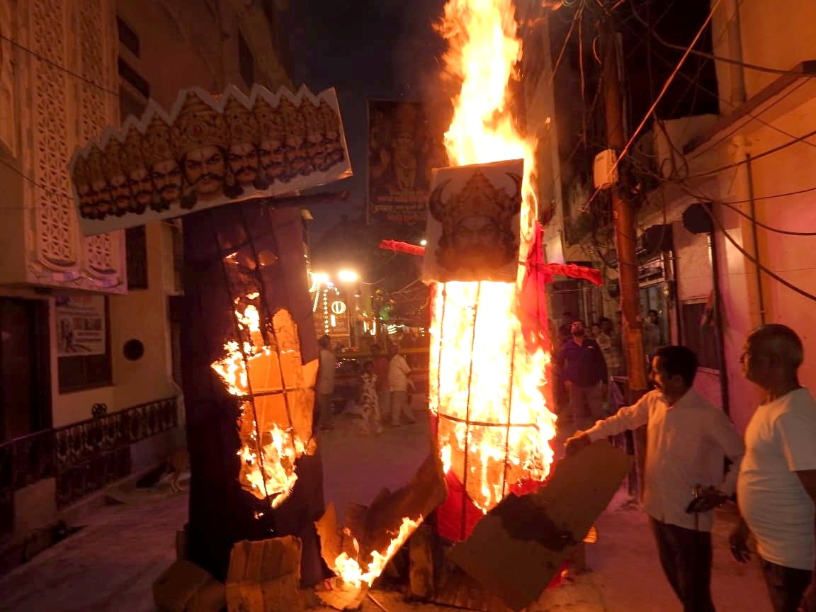 Azamgarh News: कुंभकरण, मेघनाद और रावण वध की लीला का मंचन