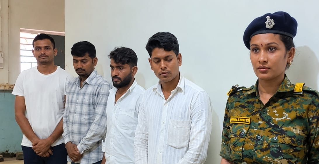 police uniform robbery gang exposed 4 arrested with ring leader aurangabad bihar police bihar crime