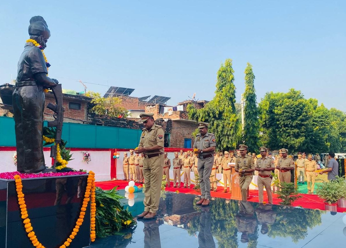 Unnao News: पुलिस स्मृति दिवस पर शहीदों को दी श्रद्धांजलि