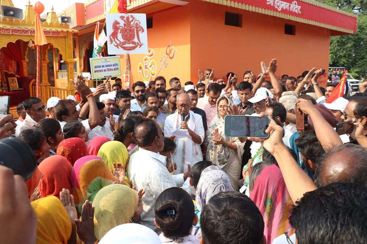 Ujjain: Digvijaya Singh's Yatra Moves to Tarana, Demands Temple Donation Probe and Ballot Paper Polls