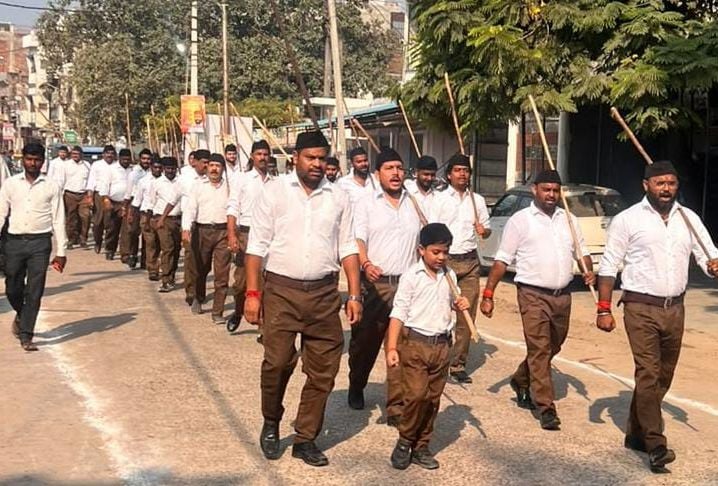 Unnao News: विजयदशमी पर संघ के स्वयंसेवकों ने किया पथ संचलन