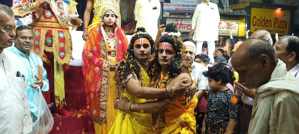 Mainpuri News: भरत से मिलते ही श्रीराम ने लगाया गले, भावुक हुए श्रद्धालु