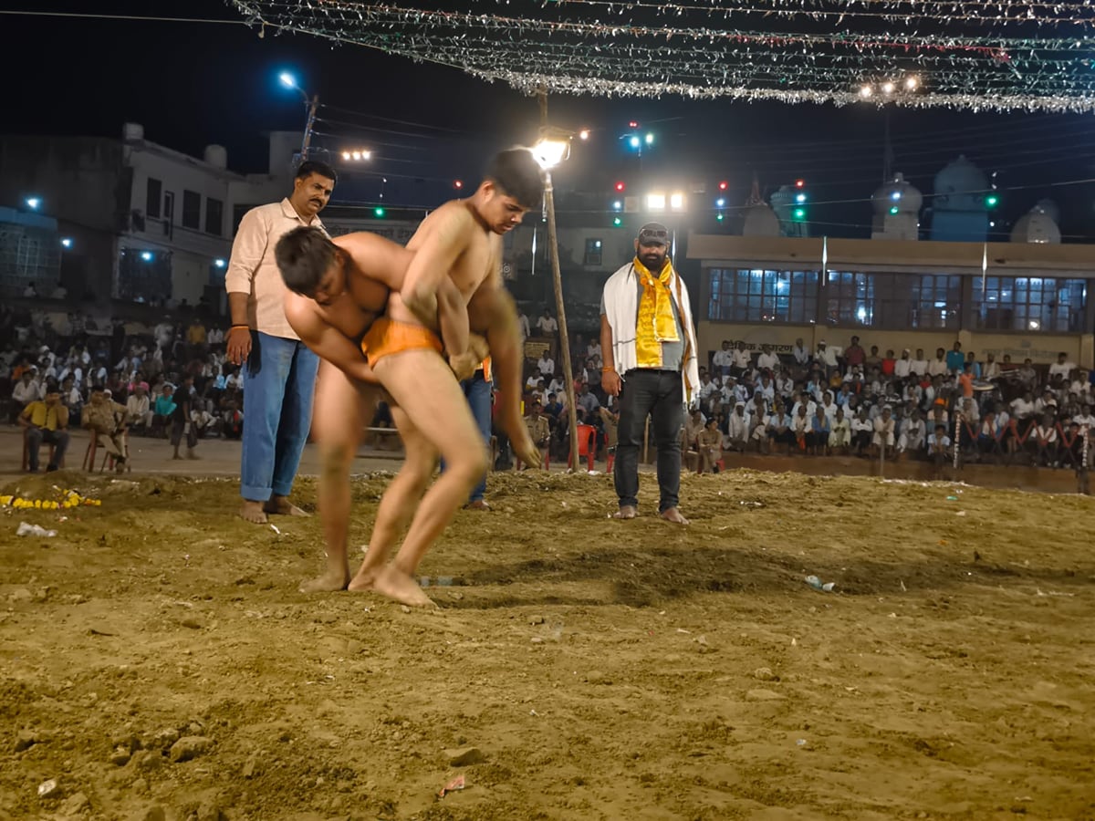 Firozabad News: तहसील एवं जिला चैंपियन की कुश्ती बराबर पर छूटी