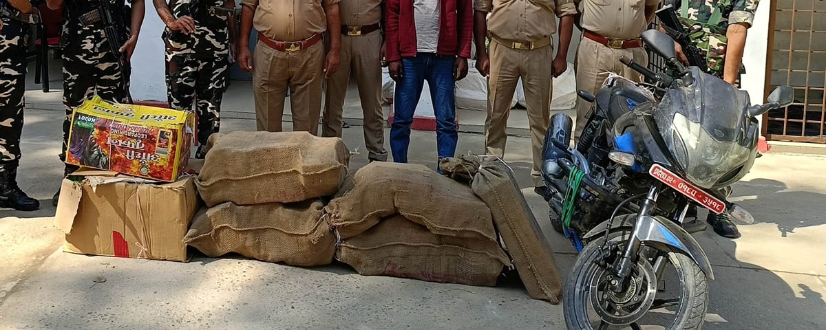 Bahraich News: नेपाल ले जा रहा था पटाखों का जखीरा, नेपाली गिरफ्तार