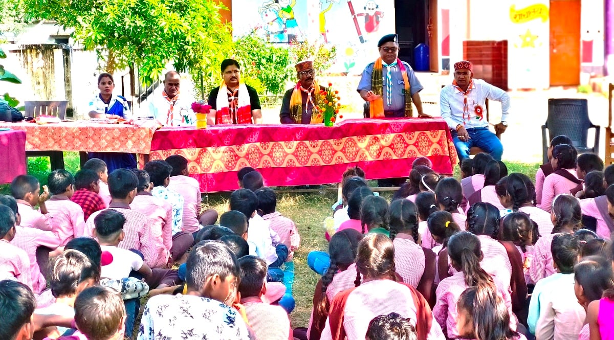 Basti News: स्काउट-गाइड प्रशिक्षण में बच्चों ने जाना अनुशासन का महत्व
