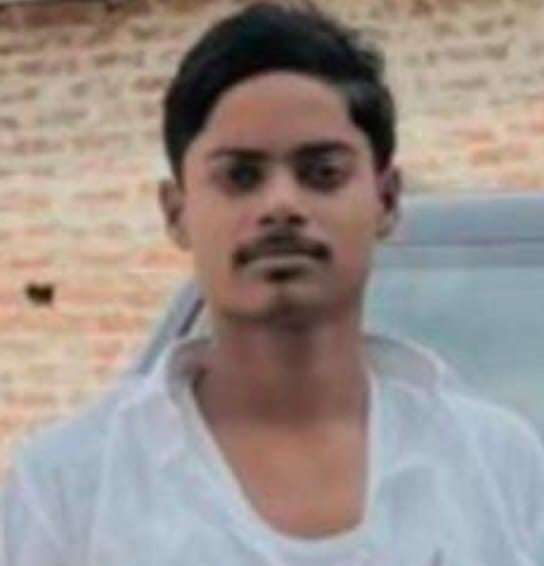 Shahjahanpur News: गंगा एक्सप्रेसवे पर खड़े ट्रक में घुसी सेब से भरी डीसीएम, हेल्पर की मौत