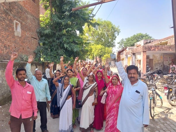 Basti News: आशा कार्यकर्ताओं ने किया प्रदर्शन