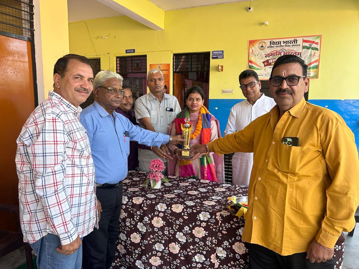 Meerut News: ज्योति धामा ने छात्र-छात्राओं को अपने अनुभव बताए