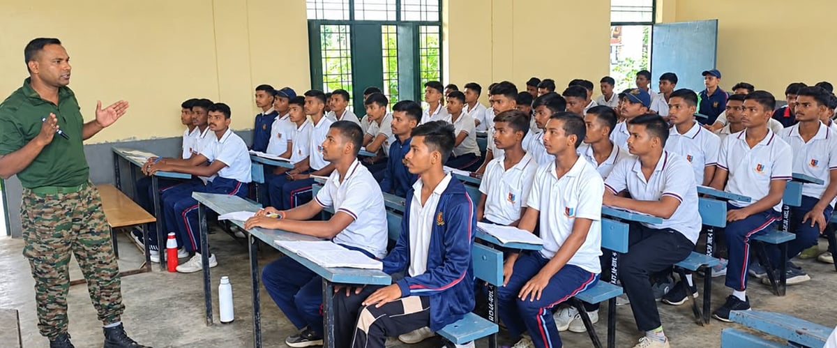 Fatehpur News: एनसीसी प्रशिक्षकों को सिखाए आपात स्थिति में बचाव के तरीके