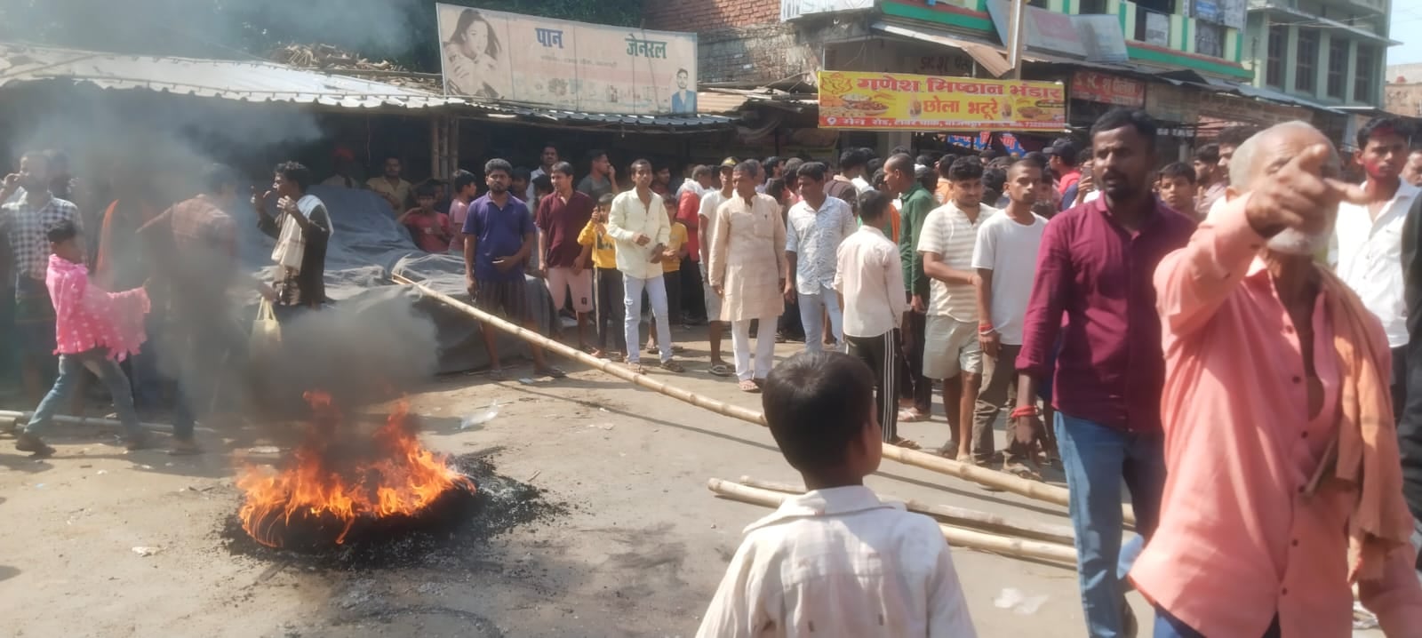 स्थानीय लोगोंं में गुस्सा।