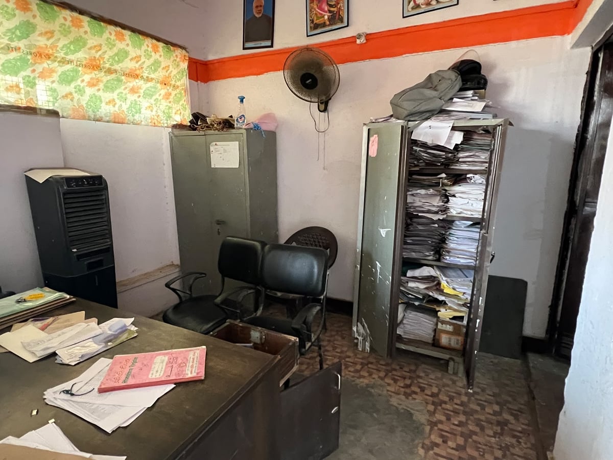 Noida News: दनकौर बीआरसी कार्यालय असुरक्षित, ताला तोड़कर हुई चोरी