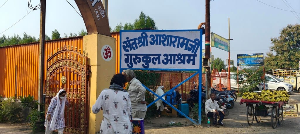 उज्जैन में इलाज करवाने पहुंचे आसाराम बापू