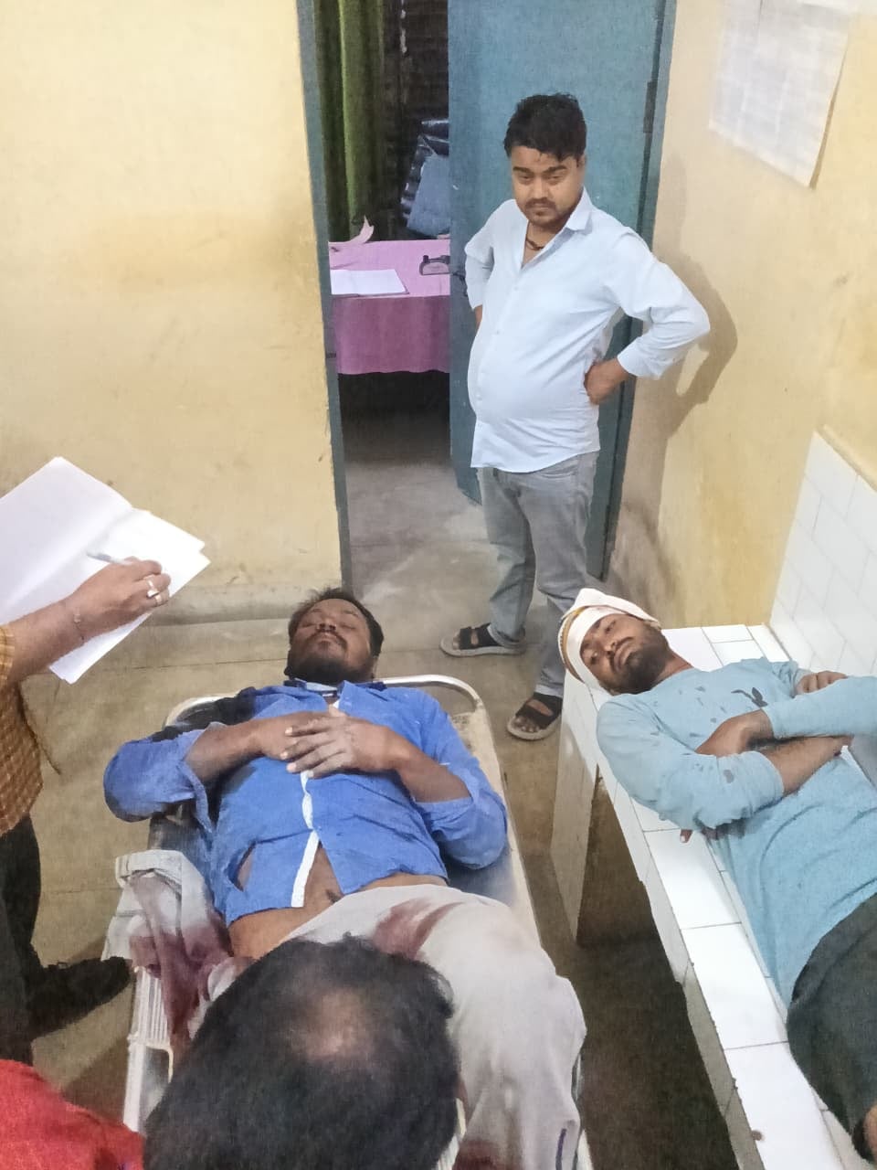 Budaun News: ट्रैक्टर की टक्कर से बाइक सवार तीन युवक घायल