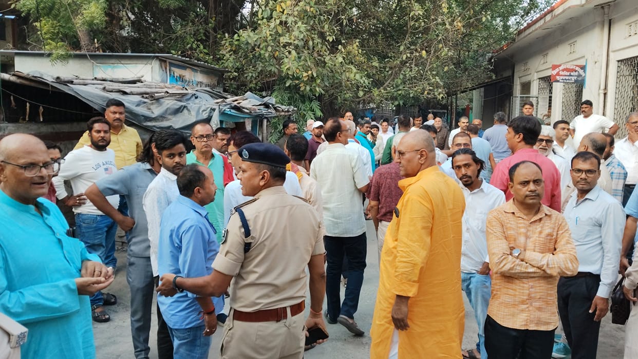 Muzaffarpur Bihar news : supporters of independent candidate and ex mlc clashed at booth police
