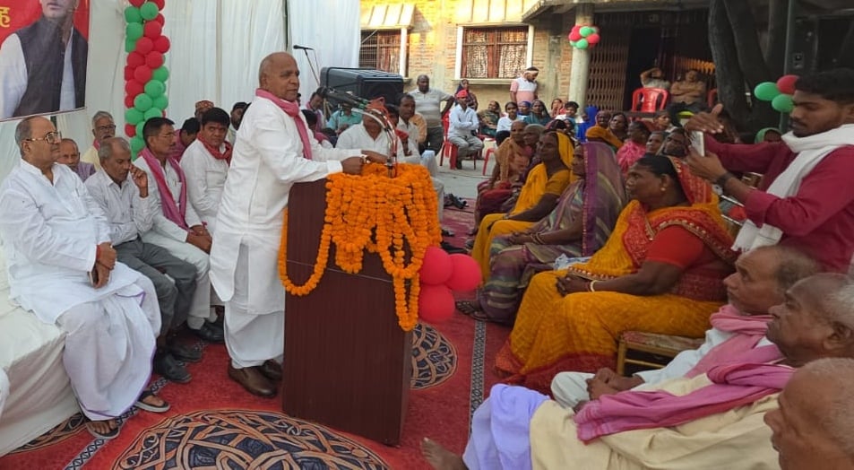 Azamgarh News: 16.71 लाख से बनी सीसी सड़क का विधायक ने किया लोकार्पण