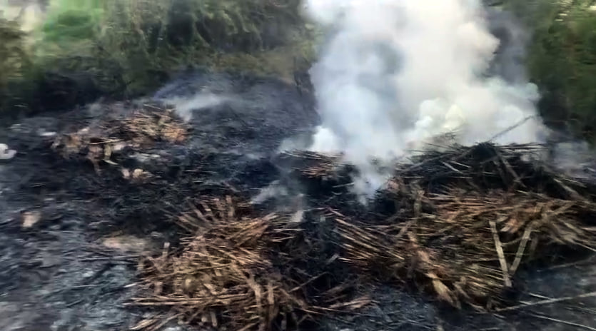 Fire breaks out in a stack of crop residue; fire brigade extinguishes it