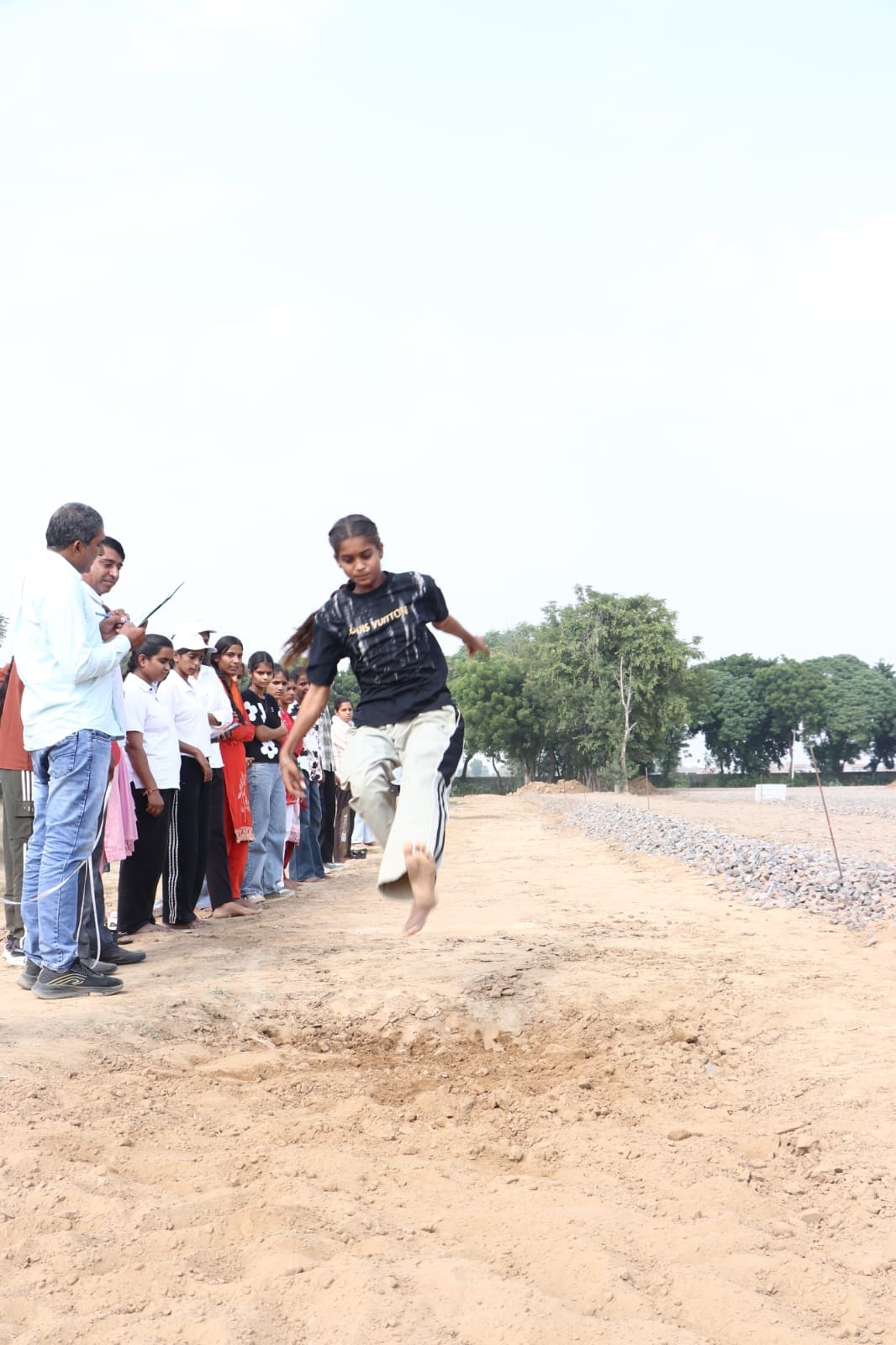 भोडिया खेडा खेल प्रतियोगिता में भाग लेती हुई छात्राएं स्त्रोत कॉलेज