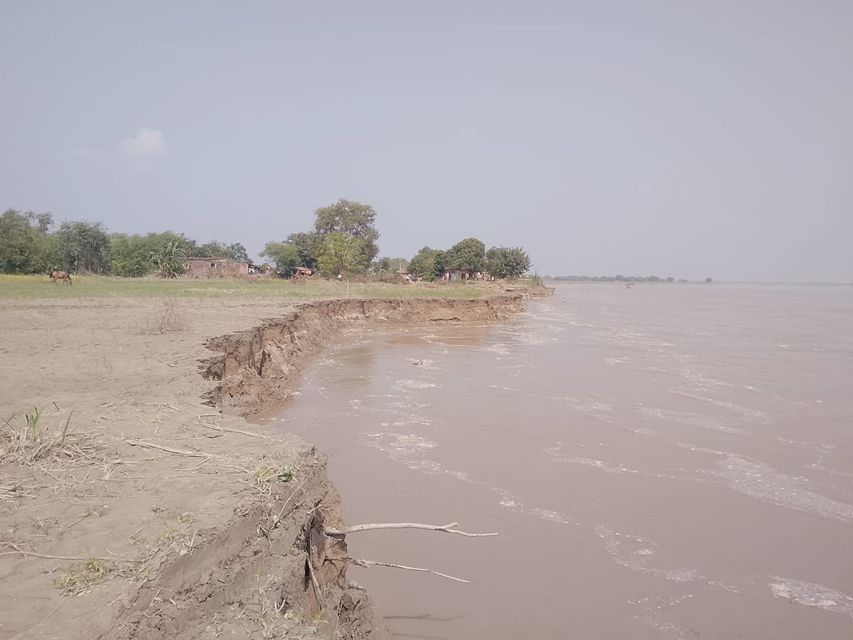 Ballia News: सरयू की कटान से 6 गांवों के अस्तित्व पर संकट मंडराया